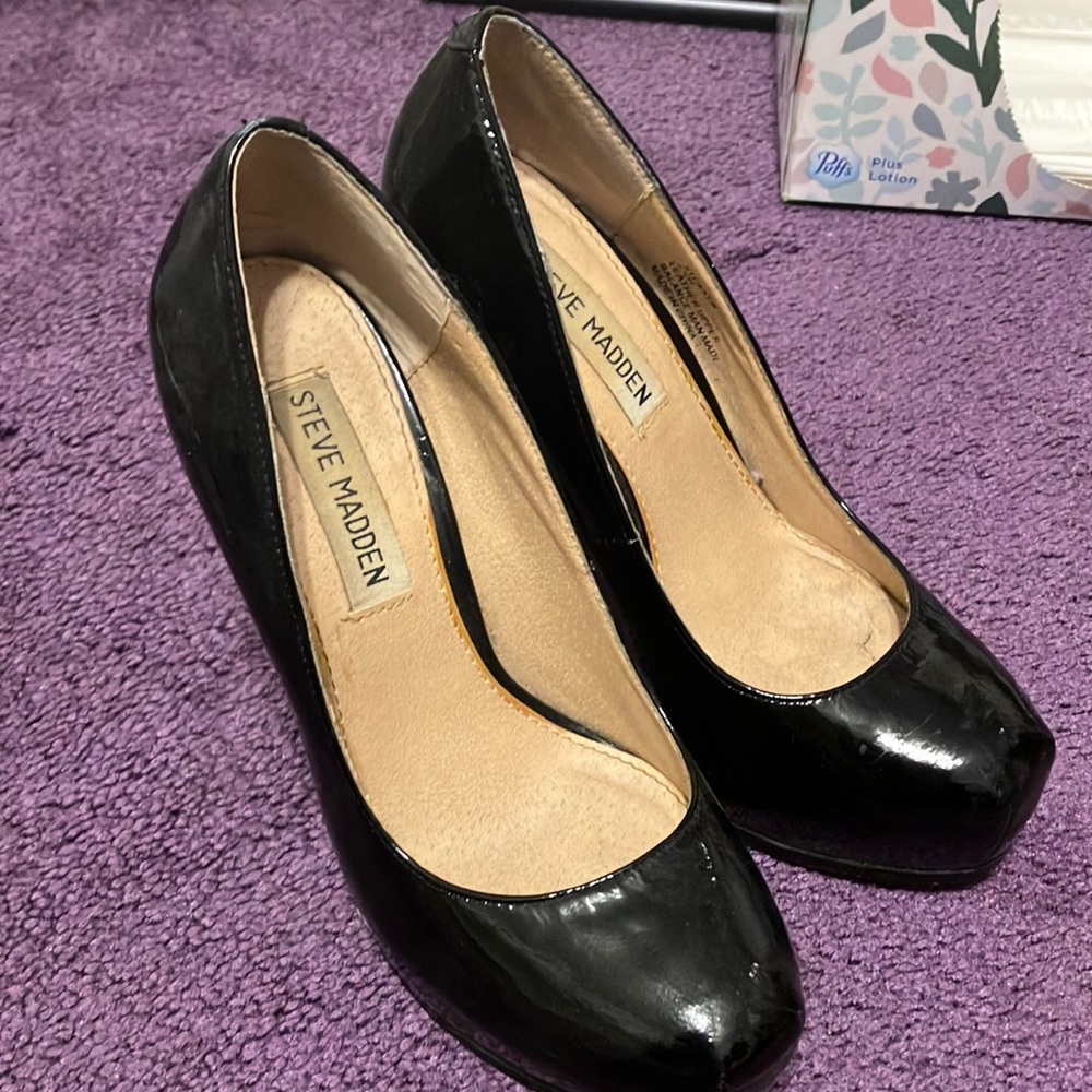 5.5 black Steve Madden heels. Worn but not worn out at all.
